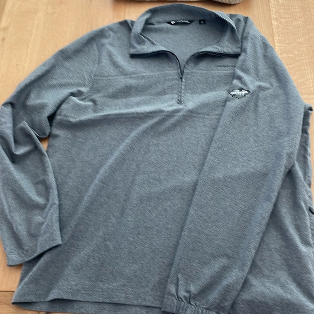 Men’s long sleeve pull over